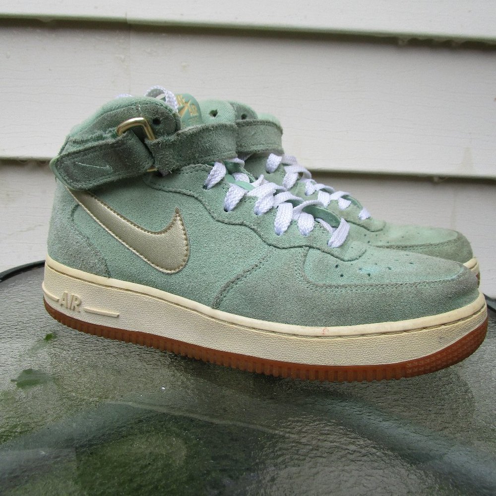 Nike 818596-300 W Airforce 1 MID Sz 8, Light Green
